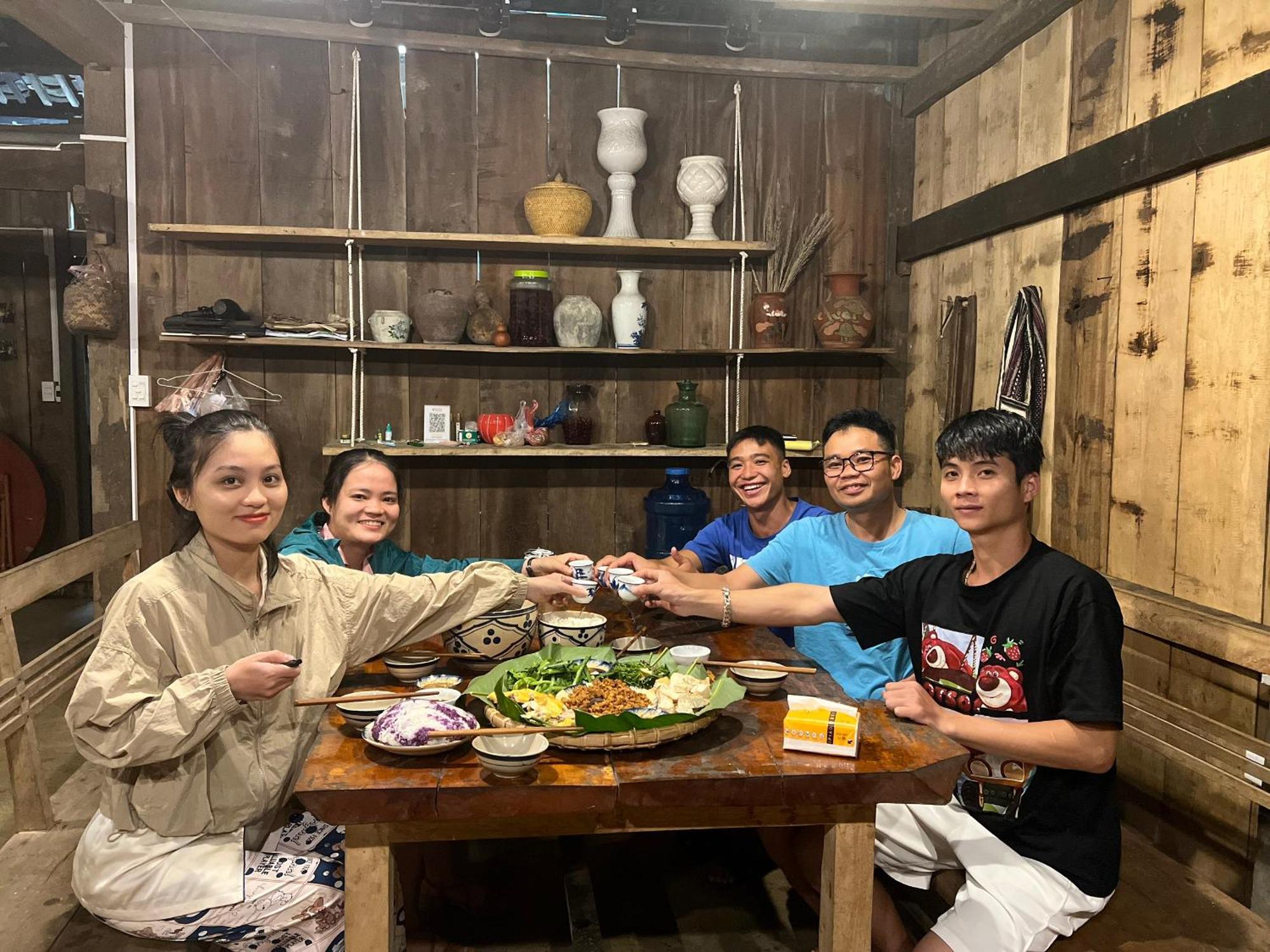 Lung Muoi Homestay Na Giao Bagian luar foto